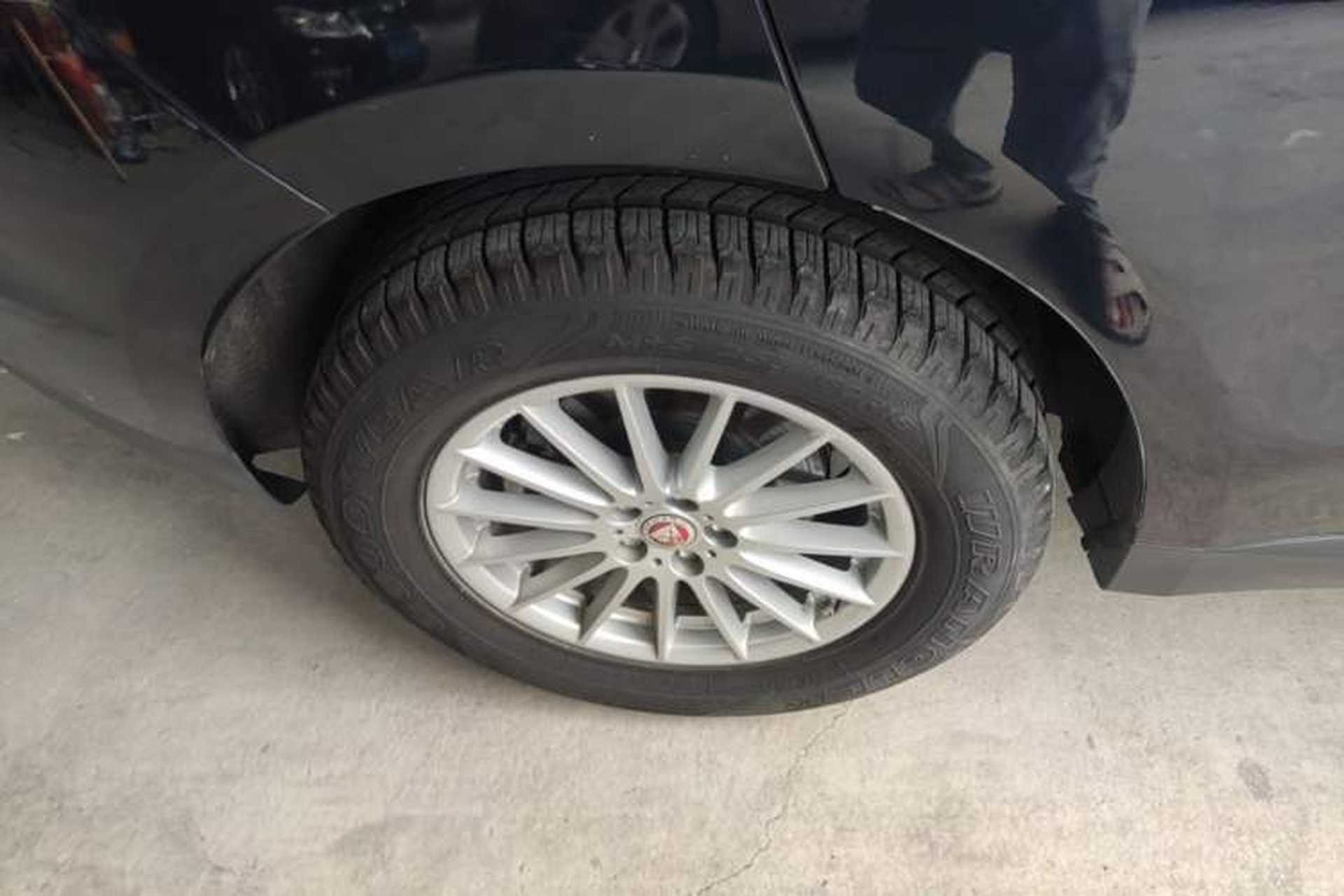 Used Jaguar F-PACE 2018 2.0T Two-Wheel Drive Urban Deluxe Edition Right Rear Wheel Hub
