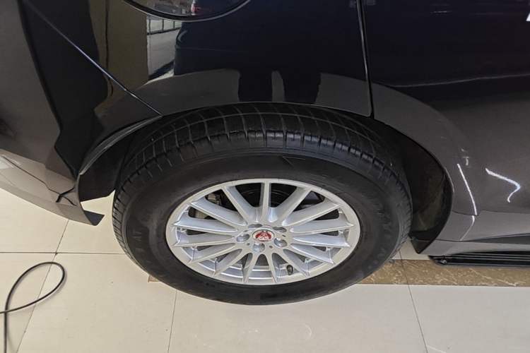 Used Jaguar F-PACE 2018 2.0T Two-Wheel Drive Urban Deluxe Edition Right Rear Wheel Hub