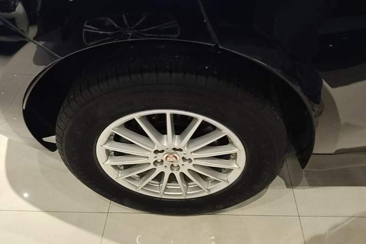 Used Jaguar F-PACE 2018 2.0T Two-Wheel Drive Urban Deluxe Edition Right Rear Wheel Hub