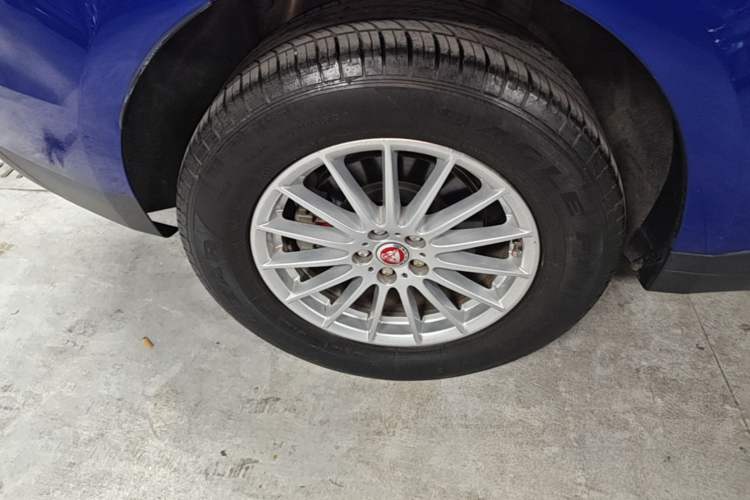 Used Jaguar F-PACE 2018 2.0T Four-Wheel Drive Urban Luxury Edition Right Rear Wheel Hub