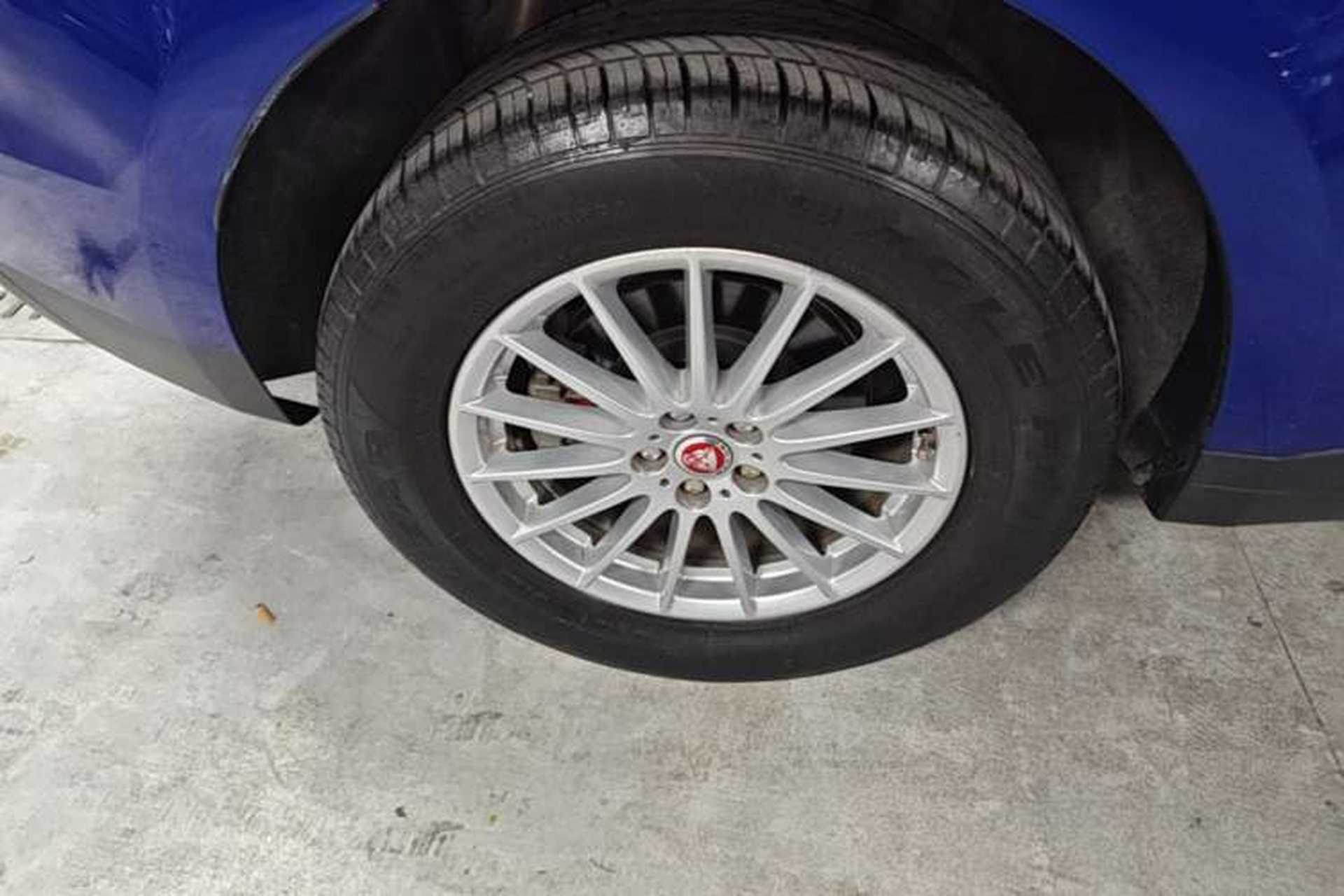 Used Jaguar F-PACE 2018 2.0T Four-Wheel Drive Urban Luxury Edition Right Rear Wheel Hub