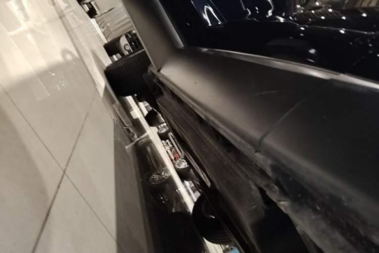 Used Jaguar F-PACE 2018 2.0T Two-Wheel Drive Urban Deluxe Edition Right Side Sill