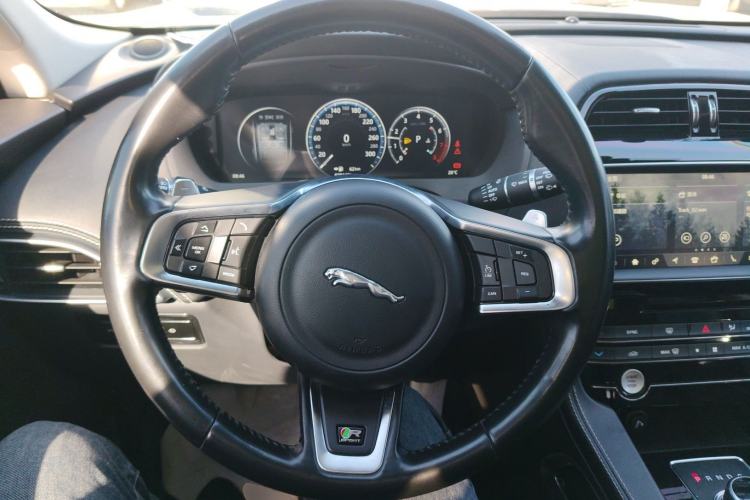 Used Jaguar F-PACE 2018 Restyled 2.0T All-Wheel-Drive R-Sport Sport Edition Steering Wheel