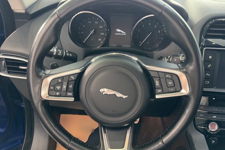 Used Jaguar F-PACE 2018 2.0T Four-Wheel Drive Urban Luxury Edition Steering Wheel