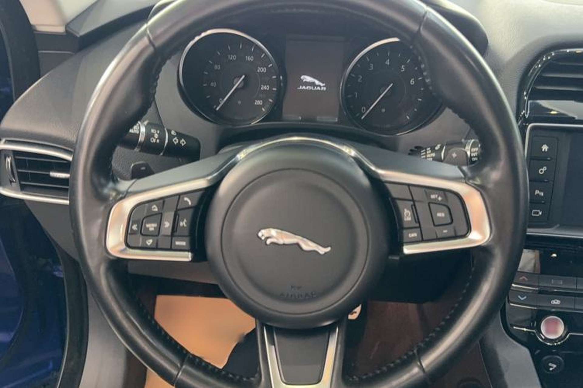 Used Jaguar F-PACE 2018 2.0T Four-Wheel Drive Urban Luxury Edition Steering Wheel