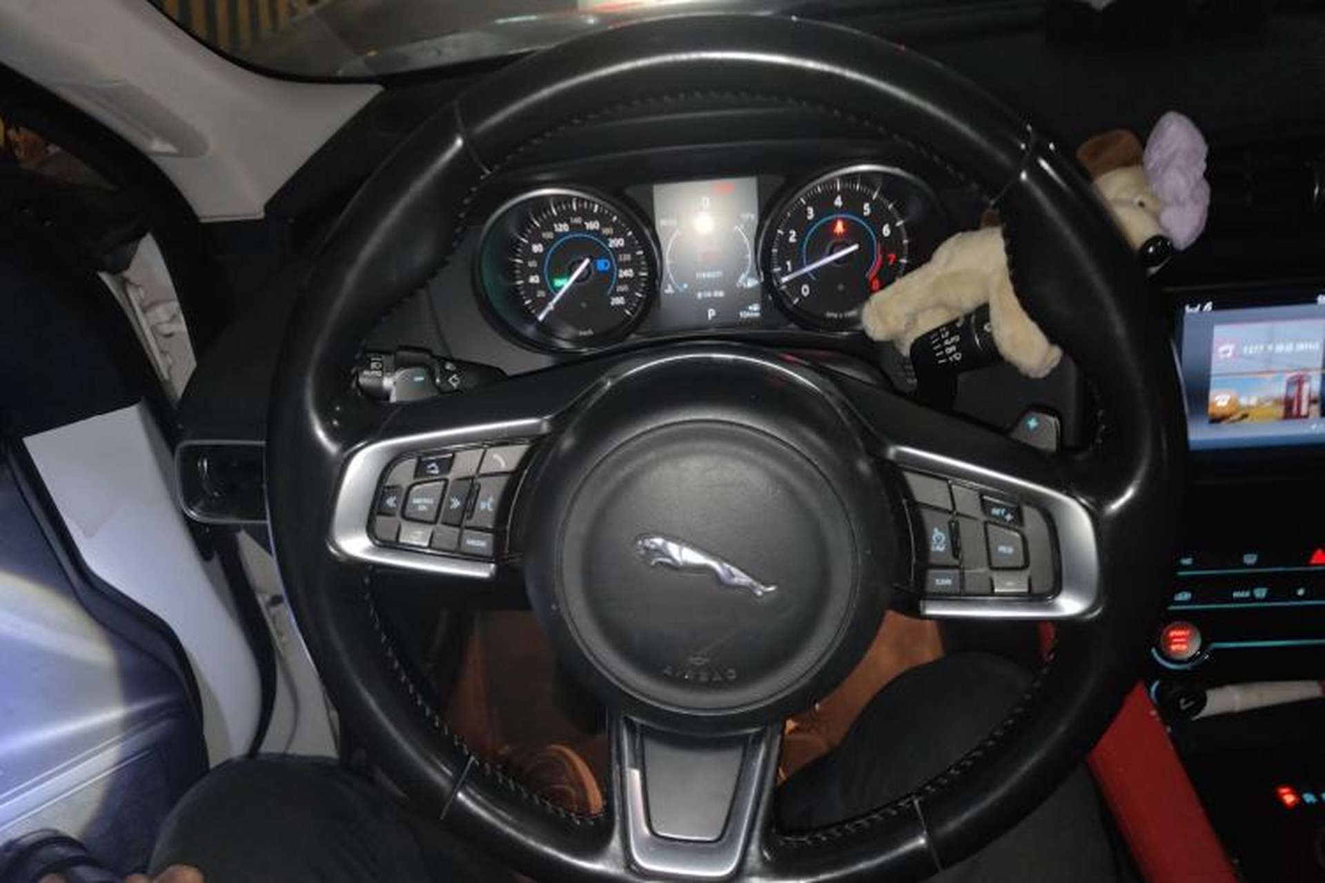 Used Jaguar F-PACE 2018 2.0T Four-Wheel Drive Urban Luxury Edition Steering Wheel