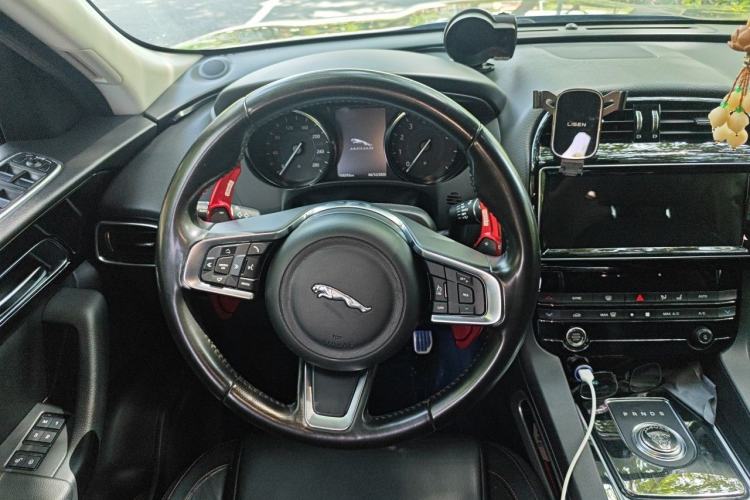 Used Jaguar F-PACE 2018 2.0T All-Wheel Drive R-Sport Sport Edition Steering Wheel