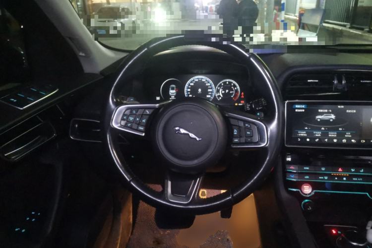 Used Jaguar F-PACE 2018 2.0T Four-Wheel Drive Urban Luxury Edition Steering Wheel