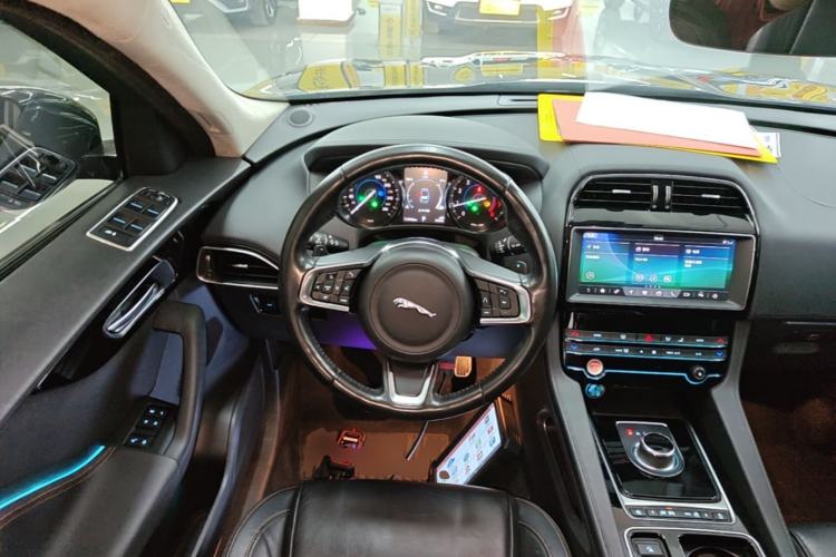 Used Jaguar F-PACE 2018 2.0T Two-Wheel Drive Urban Deluxe Edition Steering Wheel