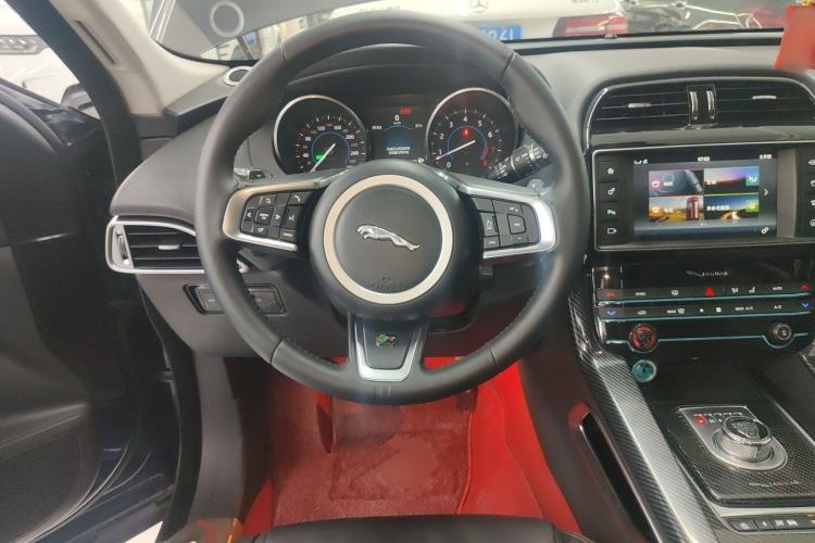Used Jaguar F-PACE 2018 2.0T Four-Wheel Drive Urban Luxury Edition Steering Wheel