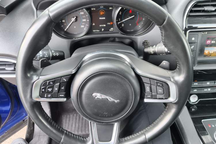 Used Jaguar F-PACE 2018 2.0T Two-Wheel Drive Urban Deluxe Edition Steering Wheel