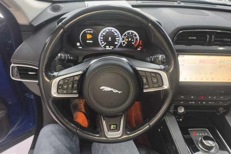Used Jaguar F-PACE 2018 3.0 SC Four-Wheel Drive R-Sport Sport Edition Steering Wheel