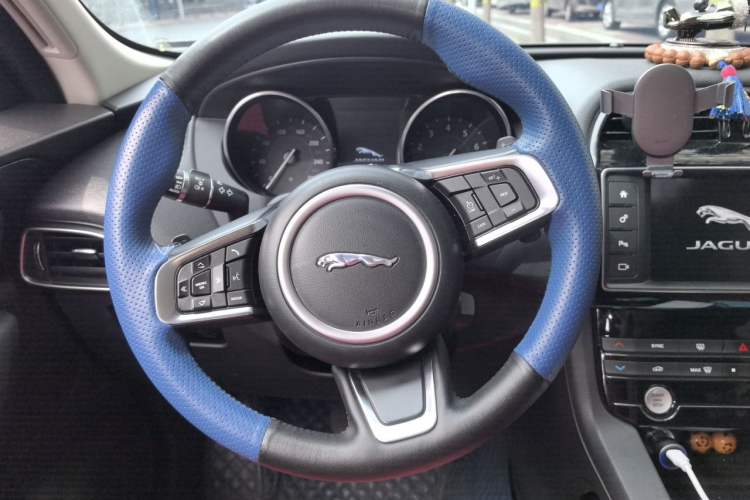 Used Jaguar F-PACE 2018 2.0T Four-Wheel Drive Urban Luxury Edition Steering Wheel