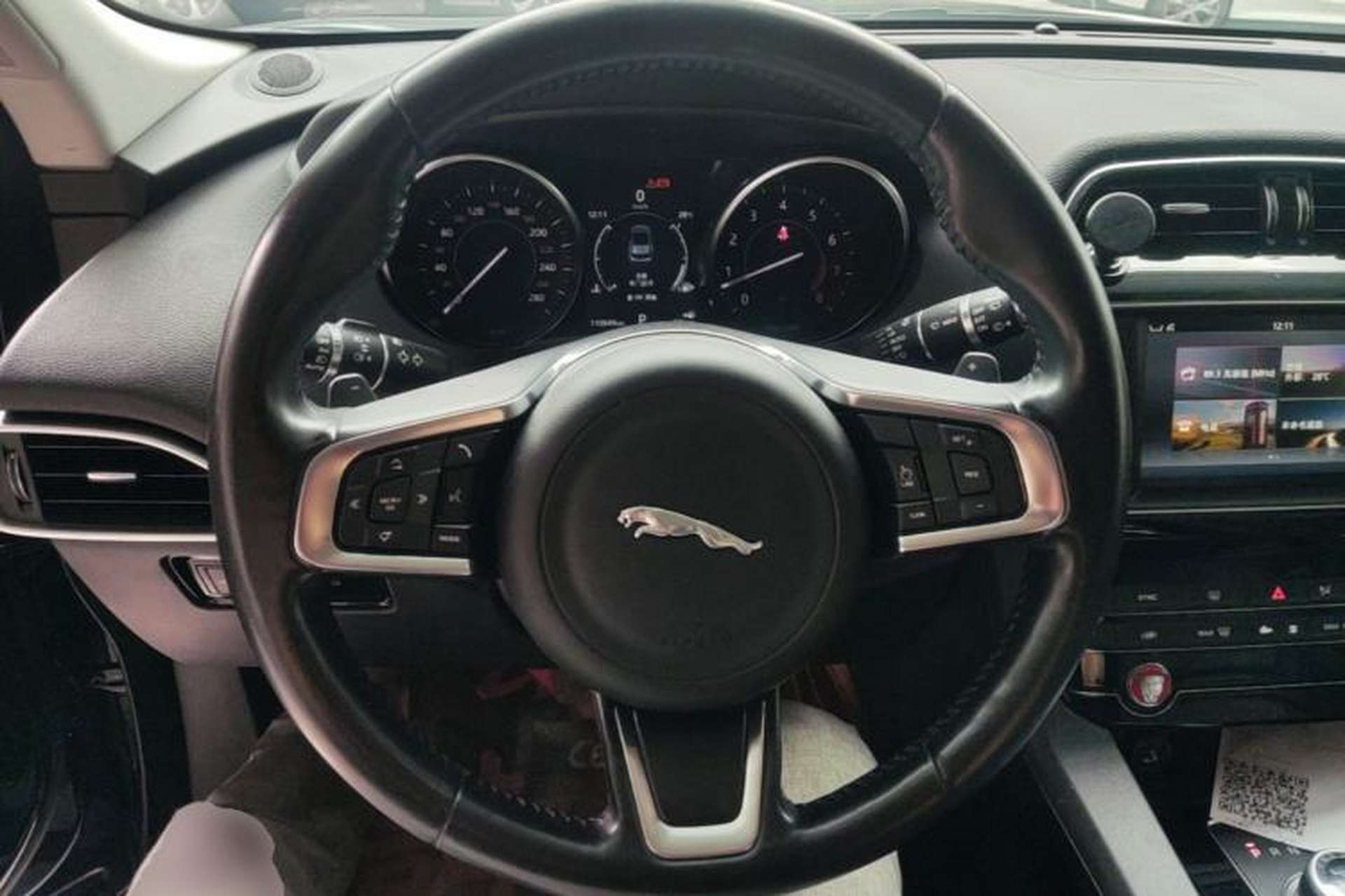Used Jaguar F-PACE 2018 2.0T Two-Wheel Drive Urban Deluxe Edition Steering Wheel
