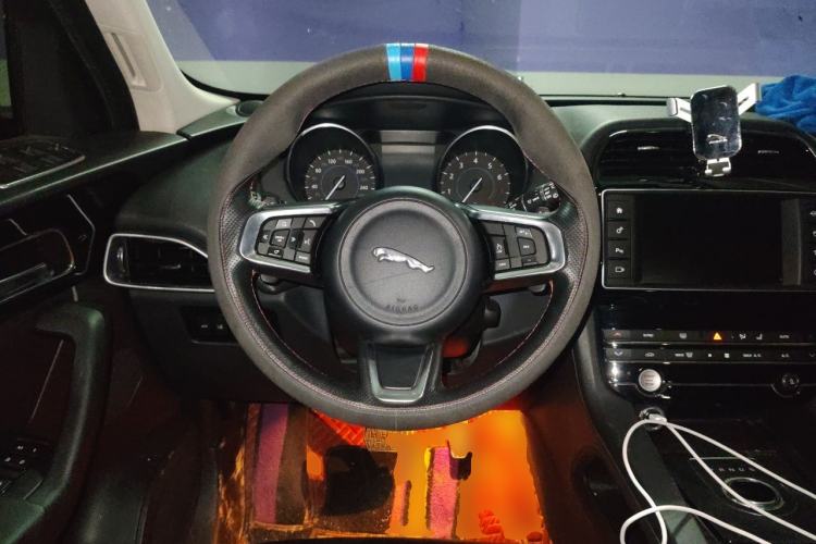 Used Jaguar F-PACE 2018 2.0T Four-Wheel Drive Urban Luxury Edition Steering Wheel