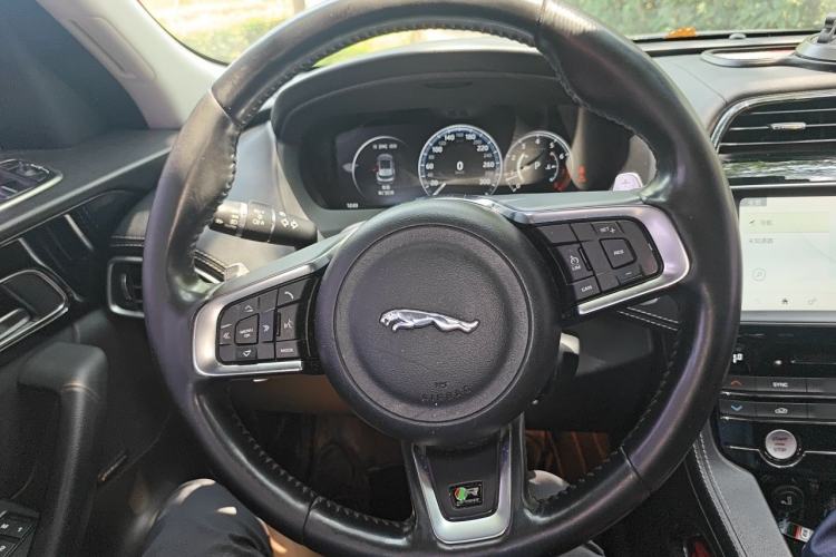 Used Jaguar F-PACE 2018 2.0T Four-Wheel Drive Urban Luxury Edition Steering Wheel