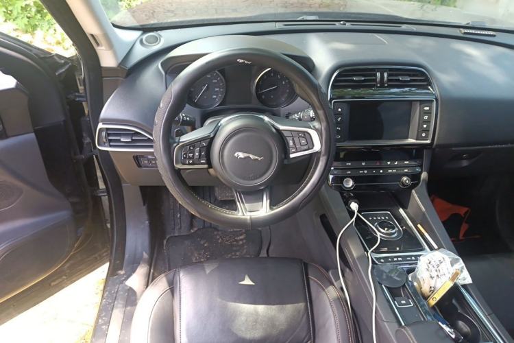 Used Jaguar F-PACE 2018 2.0T Four-Wheel Drive Urban Luxury Edition Steering Wheel