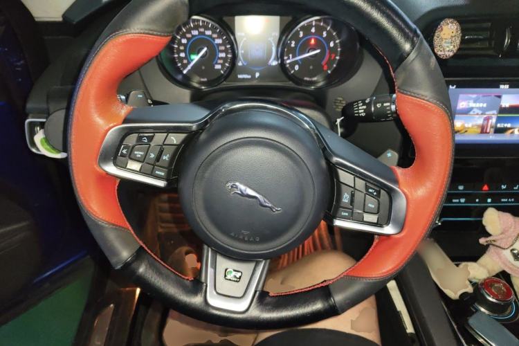 Used Jaguar F-PACE 2018 2.0T Two-Wheel Drive Urban Deluxe Edition Steering Wheel