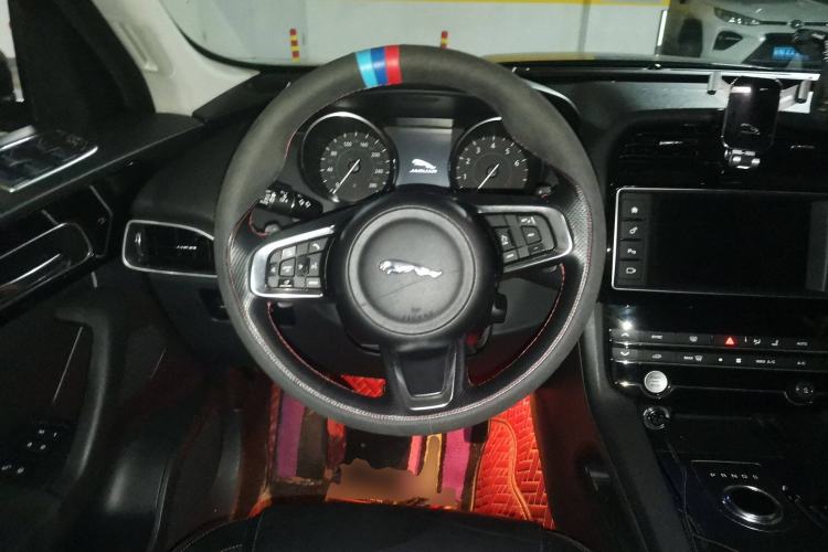Used Jaguar F-PACE 2018 2.0T Four-Wheel Drive Urban Luxury Edition Steering Wheel