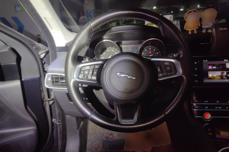 Used Jaguar F-PACE 2018 2.0T Four-Wheel Drive Urban Luxury Edition Steering Wheel