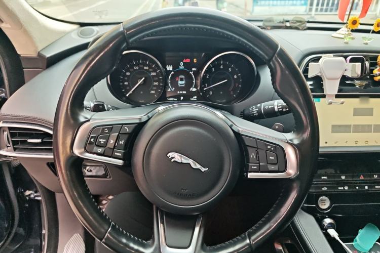 Used Jaguar F-PACE 2018 2.0T Four-Wheel Drive Urban Luxury Edition Steering Wheel
