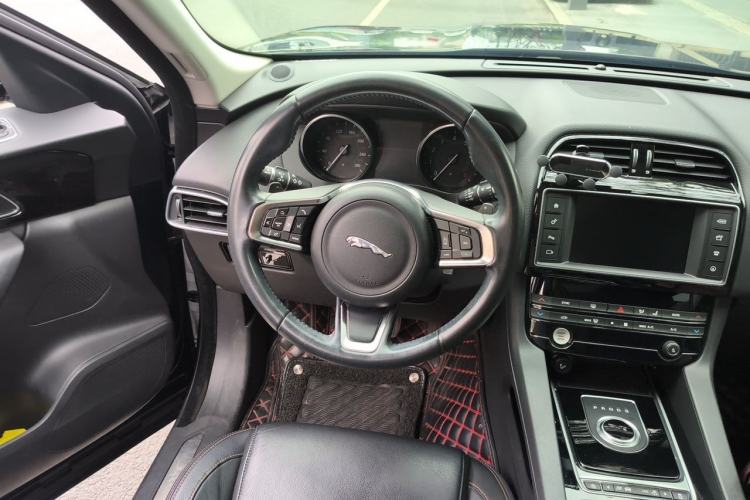 Used Jaguar F-PACE 2018 2.0T Four-Wheel Drive Urban Luxury Edition Steering Wheel