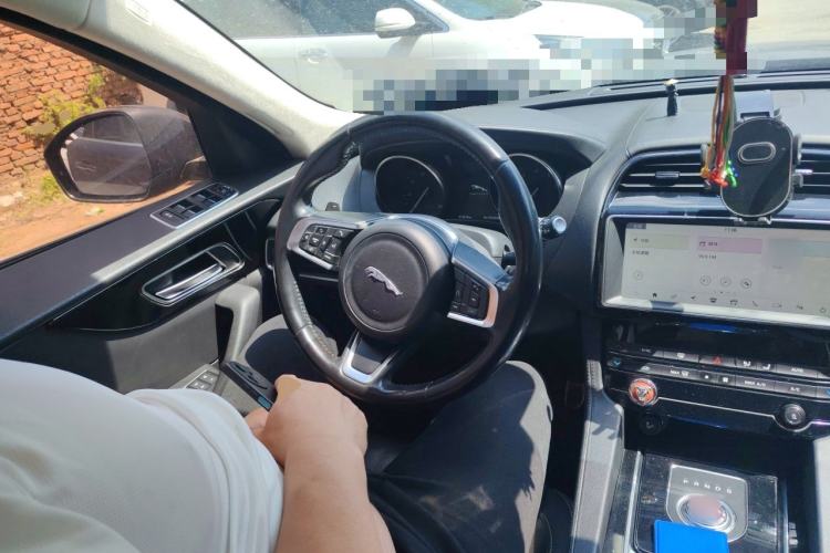 Used Jaguar F-PACE 2018 2.0T Four-Wheel Drive Urban Luxury Edition Steering Wheel