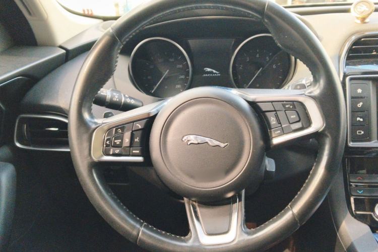 Used Jaguar F-PACE 2018 2.0T Four-Wheel Drive Urban Luxury Edition Steering Wheel