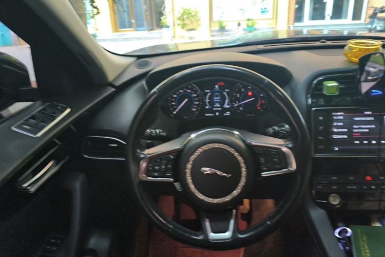 Used Jaguar F-PACE 2018 2.0T Four-Wheel Drive Urban Luxury Edition Steering Wheel