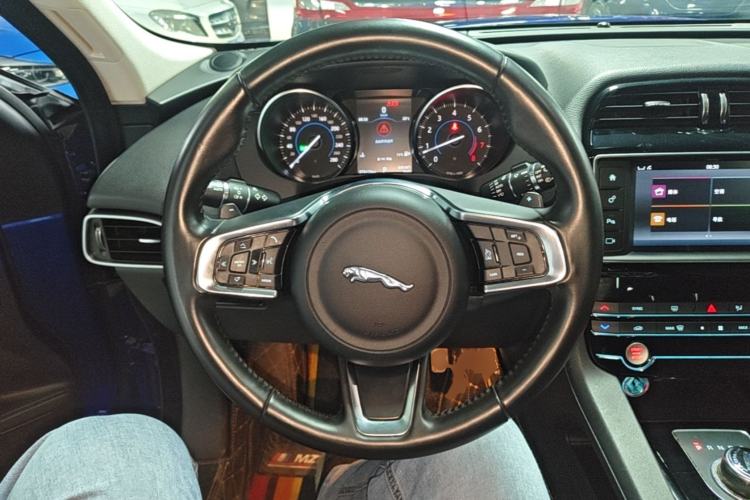 Used Jaguar F-PACE 2018 2.0T Four-Wheel Drive Urban Luxury Edition Steering Wheel