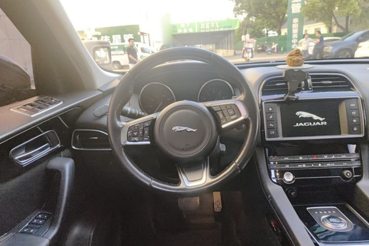 Used Jaguar F-PACE 2018 2.0T Four-Wheel Drive Urban Luxury Edition Steering Wheel