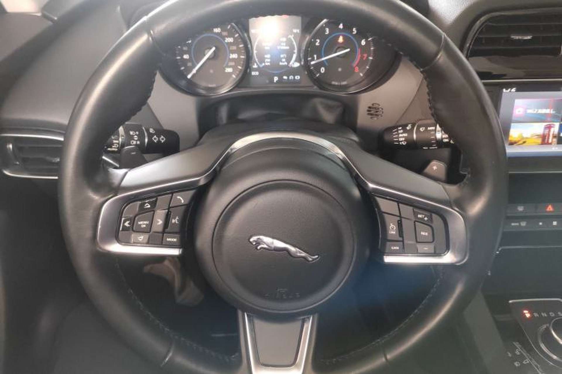 Used Jaguar F-PACE 2018 2.0T Four-Wheel Drive Urban Luxury Edition Steering Wheel