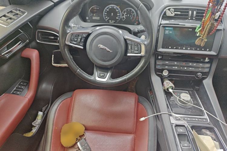 Used Jaguar F-PACE 2018 Restyled 2.0T All-Wheel-Drive R-Sport Sport Edition Steering Wheel