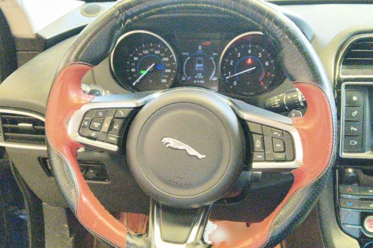 Used Jaguar F-PACE 2018 2.0T Four-Wheel Drive Urban Luxury Edition Steering Wheel