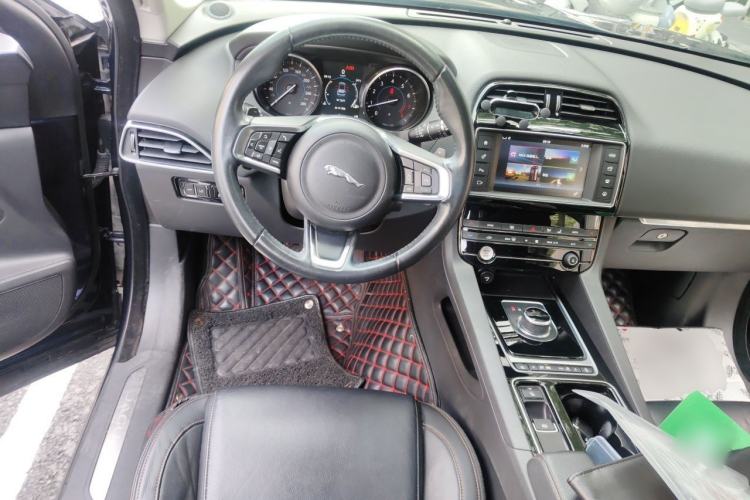 Used Jaguar F-PACE 2018 2.0T Four-Wheel Drive Urban Luxury Edition Steering Wheel
