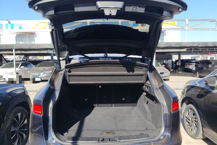 Used Jaguar F-PACE 2018 Restyled 2.0T All-Wheel-Drive R-Sport Sport Edition Trunk