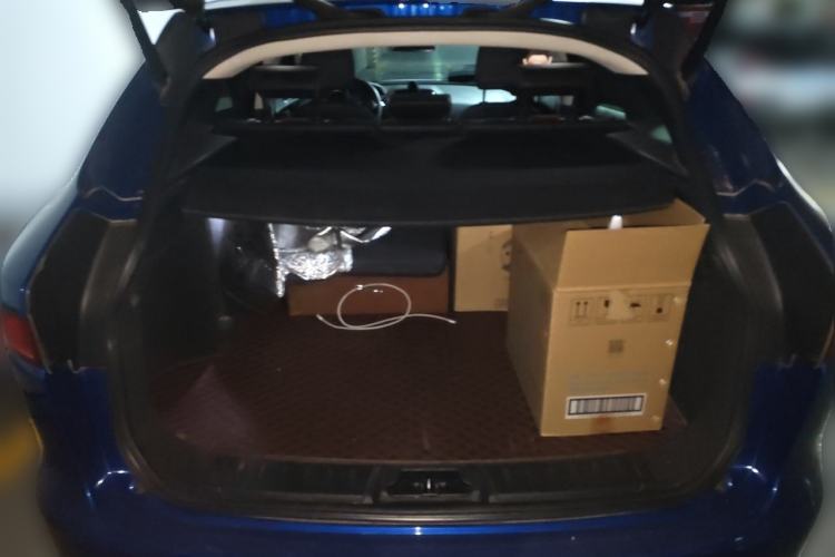 Used Jaguar F-PACE 2018 2.0T Four-Wheel Drive Urban Luxury Edition Trunk