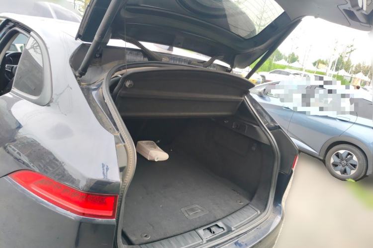 Used Jaguar F-PACE 2018 2.0T Two-Wheel Drive Urban Deluxe Edition Trunk