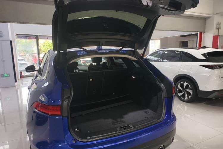 Used Jaguar F-PACE 2018 3.0 SC Four-Wheel Drive R-Sport Sport Edition Trunk