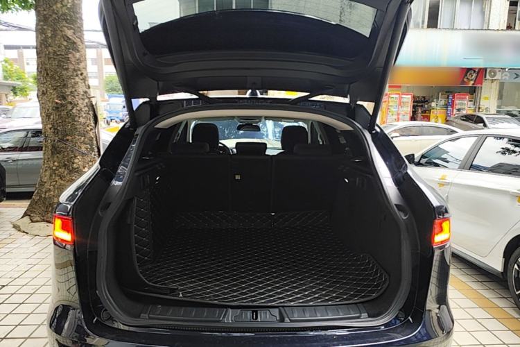 Used Jaguar F-PACE 2018 2.0T Two-Wheel Drive Urban Deluxe Edition Trunk