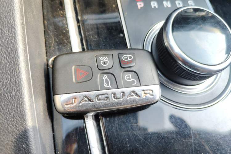 Used Jaguar F-PACE 2018 2.0T Two-Wheel Drive Urban Deluxe Edition Vehicle Key