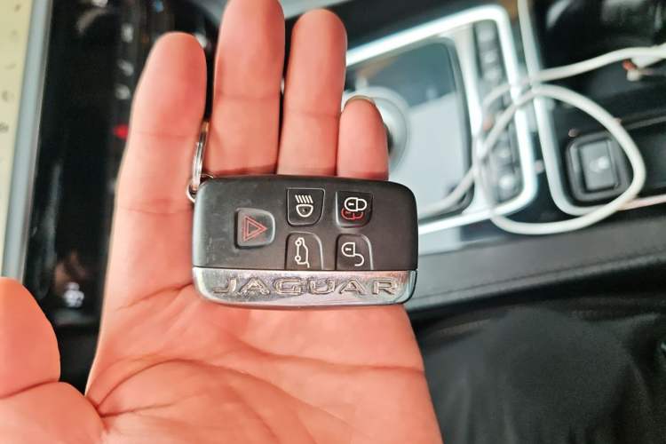 Used Jaguar F-PACE 2018 2.0T Four-Wheel Drive Urban Luxury Edition Vehicle Key