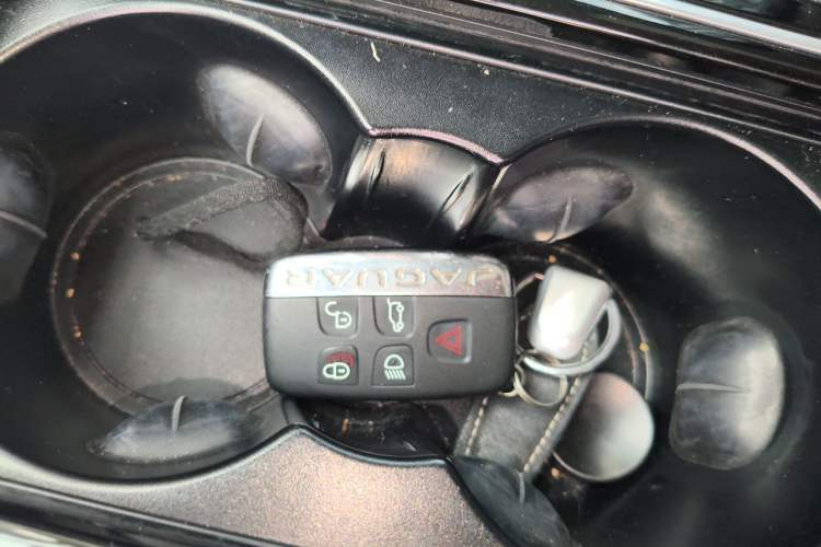 Used Jaguar F-PACE 2018 2.0T Four-Wheel Drive Urban Luxury Edition Vehicle Key