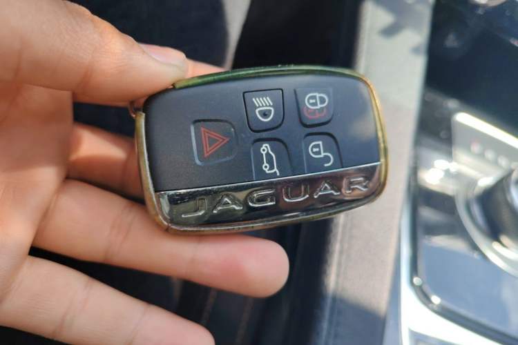 Used Jaguar F-PACE 2018 2.0T Four-Wheel Drive Urban Luxury Edition Vehicle Key