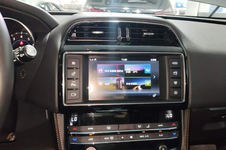 Used Jaguar F-PACE 2018 2.0T Four-Wheel Drive Urban Luxury Edition Audio And AC Panel