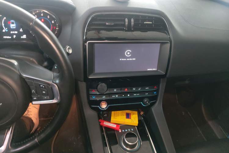 Used Jaguar F-PACE 2018 2.0T Two-Wheel Drive Urban Deluxe Edition Audio And AC Panel