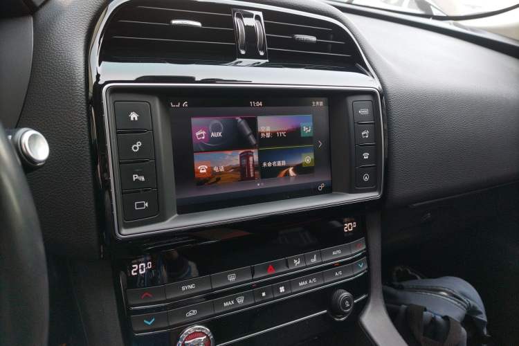 Used Jaguar F-PACE 2018 2.0T Four-Wheel Drive Urban Luxury Edition Audio And AC Panel