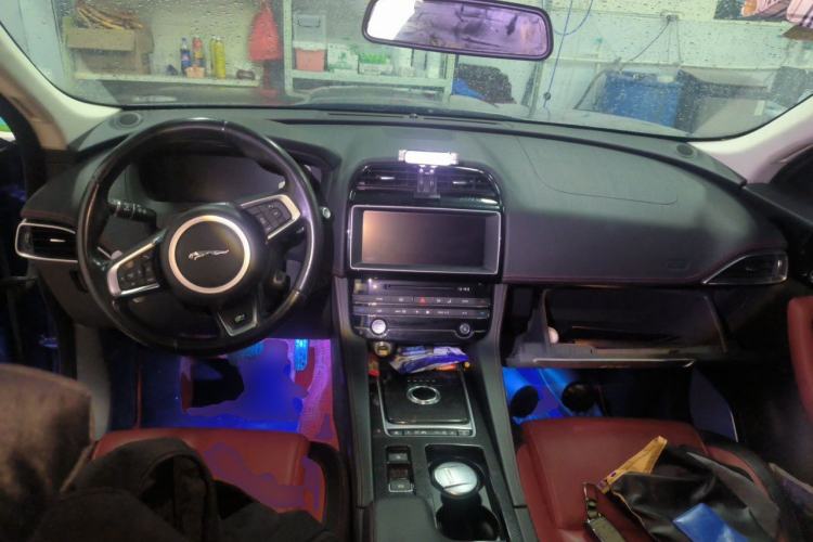 Used Jaguar F-PACE 2018 2.0T All-Wheel Drive R-Sport Sport Edition Center Console