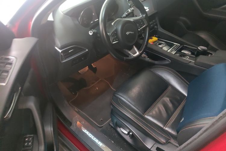 Used Jaguar F-PACE 2018 2.0T Two-Wheel Drive Urban Deluxe Edition Driver Seat