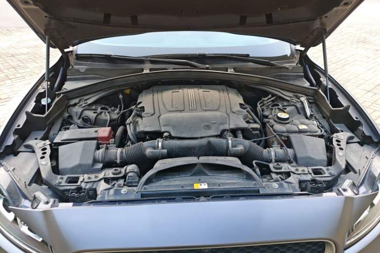 Used Jaguar F-PACE 2018 3.0 SC Four-Wheel Drive R-Sport Sport Edition Engine Bay